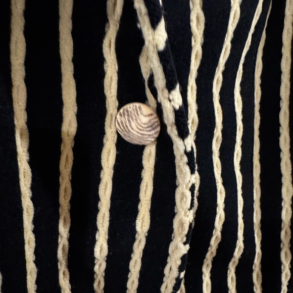 Vintage Textured Women’s Single Breasted Butterfly Notch Collar Jacket - Picture 3 of 14